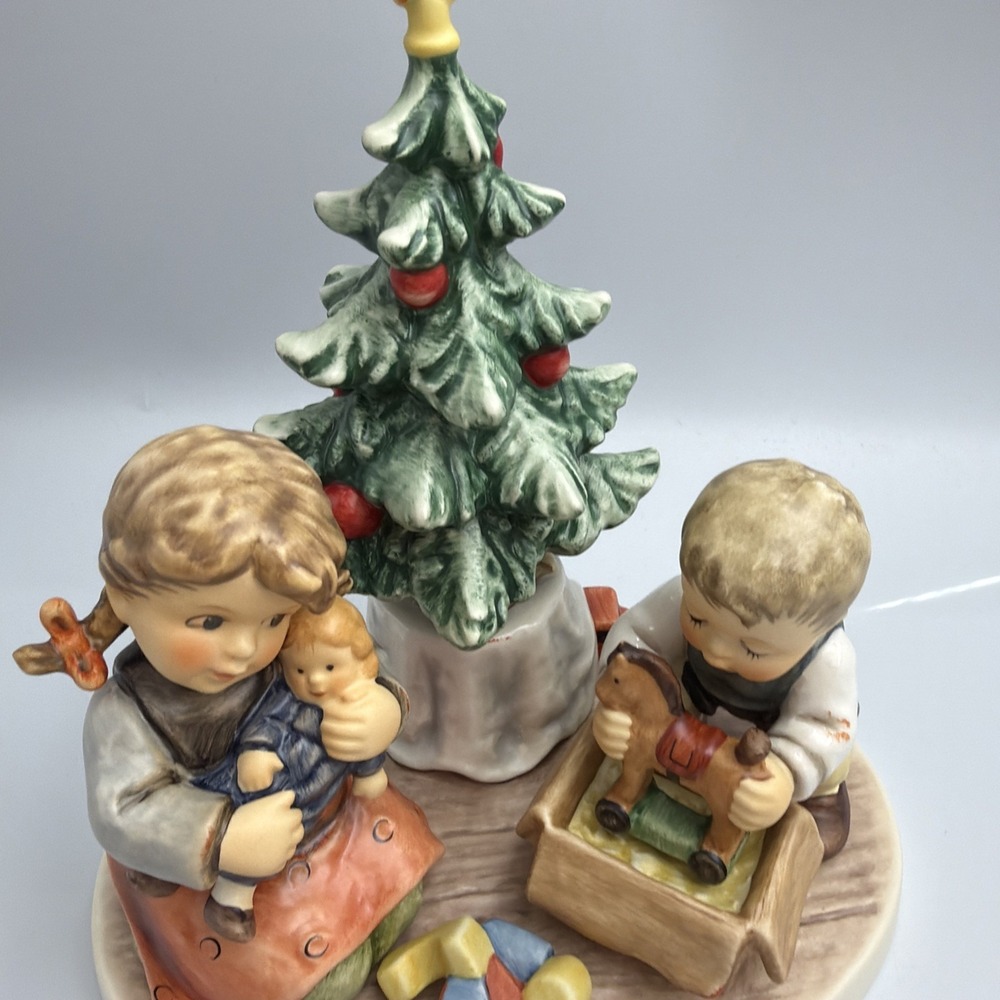 Rare LE HUMMEL 2263 CHRISTMAS MORNING PRESENT FIGURINE 2330 Out Of 4000 - Picture 3 of 11